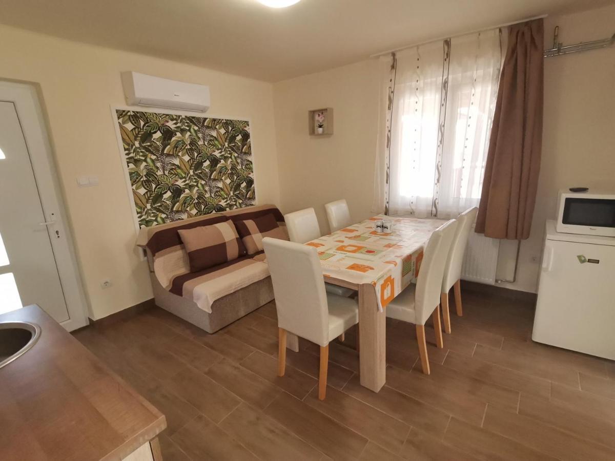 Hajdúszoboszló Gyoengyvirag Apartmanhaz מראה חיצוני תמונה